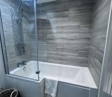 Horley Bed & Breakfast | ROSE-WOOD Gatwick