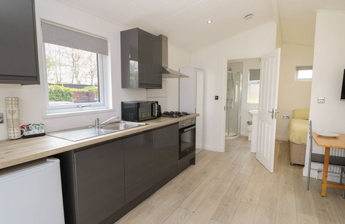 Hutton Rudby Cottage | ROSEBERRY POD, pet friendly, with hot tub in Hutton Rudby
