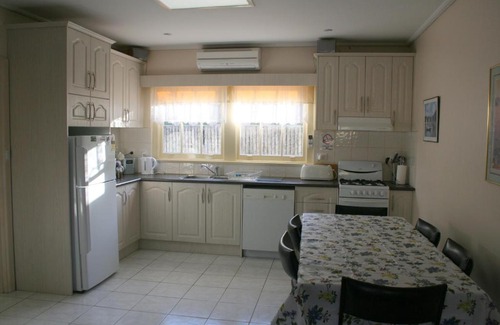 Rosebud House | Rosebud Beach Unit 200 mt to Beach Late checkout