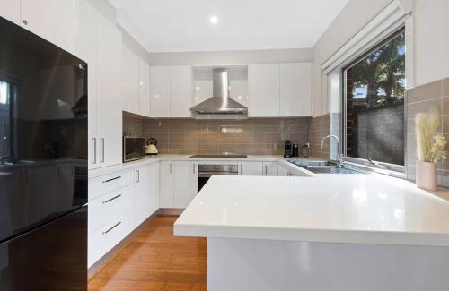Rosebud House | 'Rosebud Seascape' A Modern Family Retreat