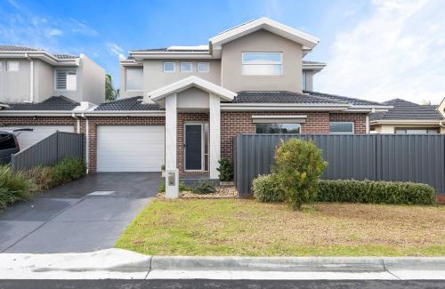Rosebud House | 'Rosebud Seascape' A Modern Family Retreat