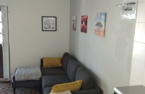 Durban North Cottage | Rosejay Self Catering Cottage. Close to all Durban's major Attractions.