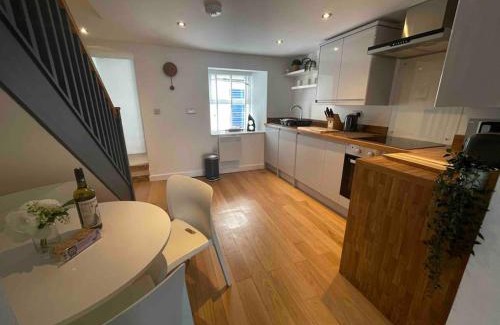 Malltraeth House | Roselea Cottage