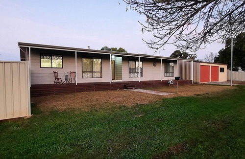 Ariah Park House | Rosella Lodge- Central Riverina - 25 mins to Temora, 10 Mins off Newell Highway