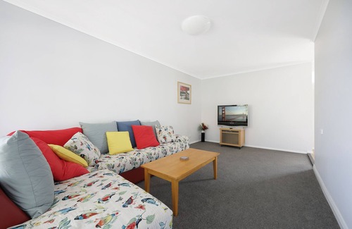 Warrnambool Apartment | Rosella Perch - Close to Warrnambool Racecourse