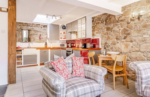 Lower Trengale House | ROSEMARY COTTAGE, pet friendly, with open fire in Bodmin Moor