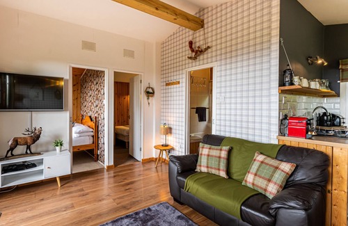 Bunloit Ski Chalet | Rosemoor Cabin at Ancarraig Lodges, Loch Ness