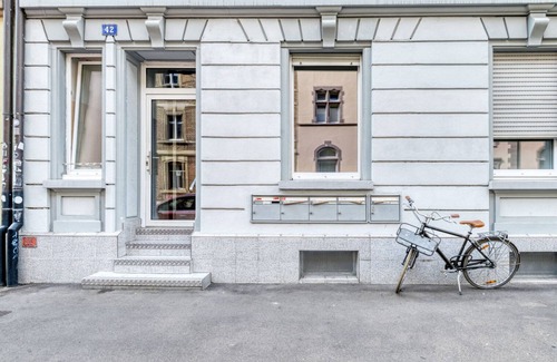 Basel City Centre Apartment | Rosental 2.5 Room w/Storage, 7 mins to Mkt