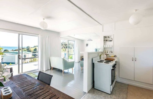 Onetangi House | Roses Bach | Stay Waiheke