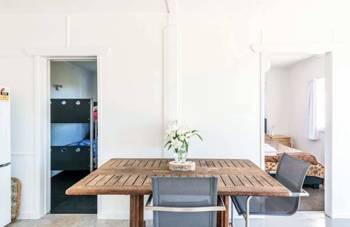 Onetangi House | Roses Bach | Stay Waiheke