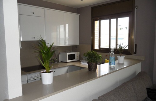 Santa Margarida Apartment | ROSES, FRONTLINE, perfect for families POOL + WIFI + PARKING + TV