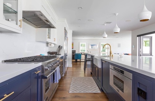 Greater Wilshire - Hancock Park Apartment | Rosewood Avenue II by onefinestay