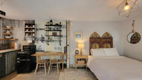 Medford House | Rosewood Landing by WanderLodges - Hot tub - Sauna