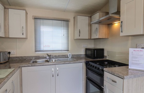 Bridlington Cabin | ROSIE'S RETREAT, pet friendly, with a garden in Bridlington