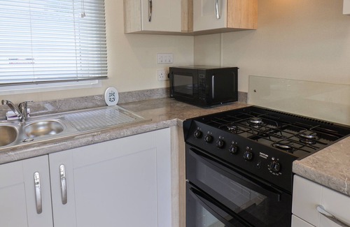 Bridlington Cabin | ROSIE'S RETREAT, pet friendly, with a garden in Bridlington