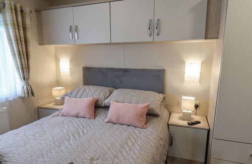 Bridlington Cabin | ROSIE'S RETREAT, pet friendly, with a garden in Bridlington