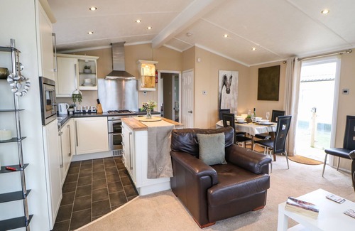 Welton Cottage | ROSIE'S ZEN DEN, pet friendly, with a garden in Armathwaite