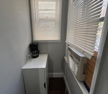 Roslyn Apartment | Roslyn Room 2 Private Entrance and Bathroom