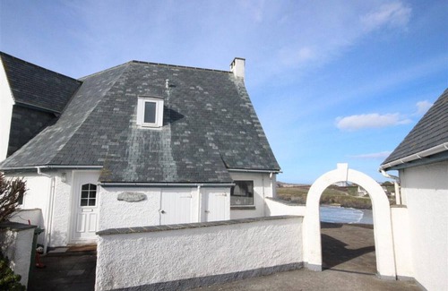 Padstow Cottage | Roswidden on the cliff, overlooking Treyarnon Bay