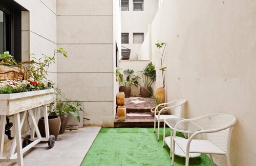 Tel Aviv House | Rotchild area - 3 bedrooms garden apt