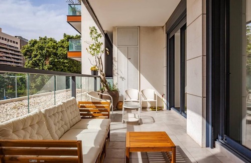 Tel Aviv House | Rotchild area - 3 bedrooms garden apt
