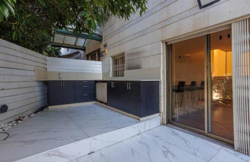 Tel Aviv Apartment | Rothschild Modern Apartment with a Pool
