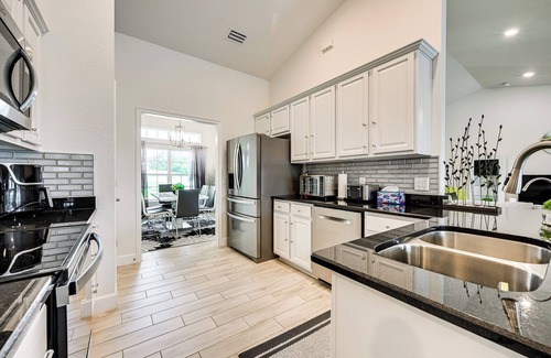 Pebble Beach House | Rotonda West Gem: Screened Lanai, 4 Mi to Beaches!