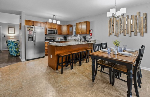 Pigeon Forge House | Rotties' Retreat: Pet Friendly, Free Attraction Tickets, Jacuzzi Tub & In PF