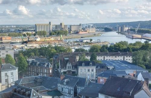 Coteaux Ouest Apartment | Rouen : Vue panoramique sur la seine avec parking