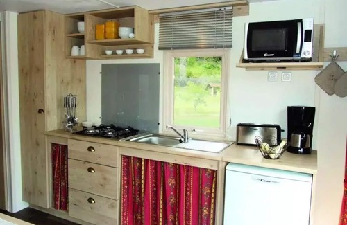 Merville-Franceville-Plage Cabin | Roulotte (2 bedrooms) sleeps 4