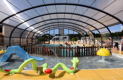 Merville-Franceville-Plage Cabin | Roulotte (2 bedrooms) sleeps 4