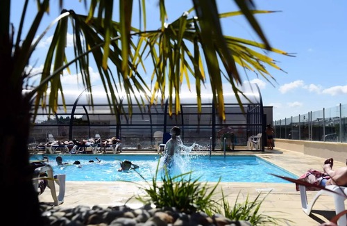 Merville-Franceville-Plage Cabin | Roulotte (2 bedrooms) sleeps 4