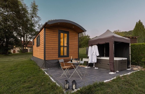Menthonnex-sous-Clermont Ski Chalet | Roulotte Paradis: Insolite, SPA Privatif, Piscine