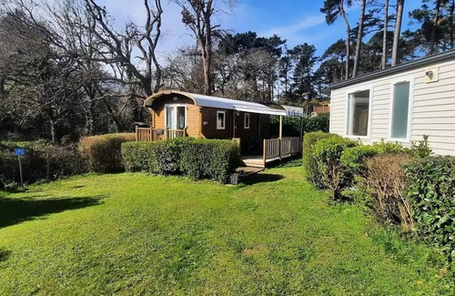 Perros-Guirec Cabin | Roulotte 22m² - 2 bedrooms (Type Eloïse) - (NO PETS ALLOWED) sleeps 4