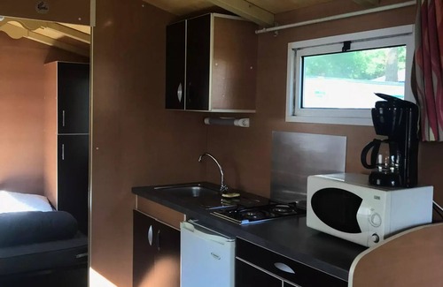 Guemene-Penfao Cabin | ROULOTTE ARIZONA 1bed, (no sanitary facilities, 1 water point) sleeps 4