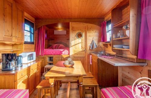 Saint-Hilaire-du-Bois House | Roulotte climatisée avec piscine et jardin - FR-1-622-54