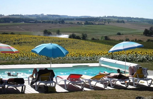 Pauilhac Cabin | Roulotte- rental Gite Famille 4 à 5 personnes - 4 pers. included in the price