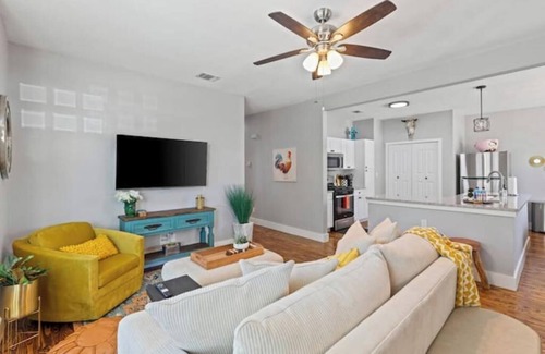 Beacon Hill House | Roundabout on Blanco Quick Access to Everything SA