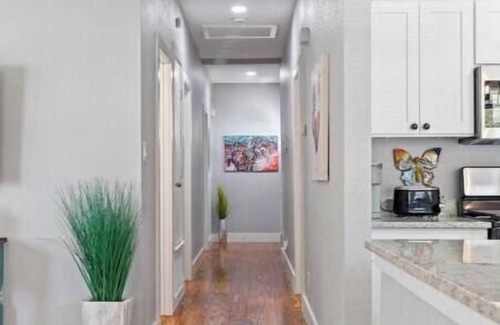 Beacon Hill House | Roundabout on Blanco Quick Access to Everything SA