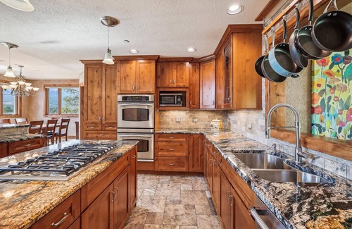 The Highlands House | Rounds Retreat: Ski Area Views and Private Ski Shuttle!