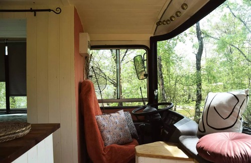 Saint-Antonin Noble Val Cabin | Route 3C - 4-passenger school bus