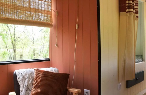 Saint-Antonin Noble Val Cabin | Route 3C - 4-passenger school bus