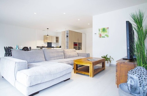 Roquefort-la-Bedoule Villa | Rouvières. Heated pool, air conditioning, gym