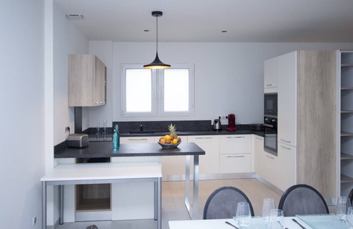 Roquefort-la-Bedoule Villa | Rouvières. Heated pool, air conditioning, gym