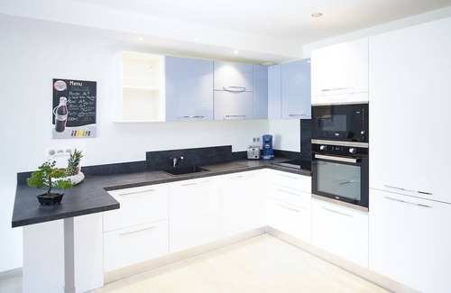 Roquefort-la-Bedoule Villa | Rouvières. Heated pool, air conditioning, gym