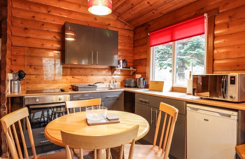Marybank Cottage | ROWAN LODGE, pet friendly, with a garden in Strathpeffer