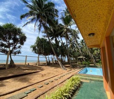 Payagala Hotel | Roy Villa Beach Front