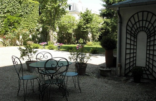 Notre-Dame Apartment | Royal apart/2 bedrooms on garden/quiet/central/palace 7 mn/2 pers max