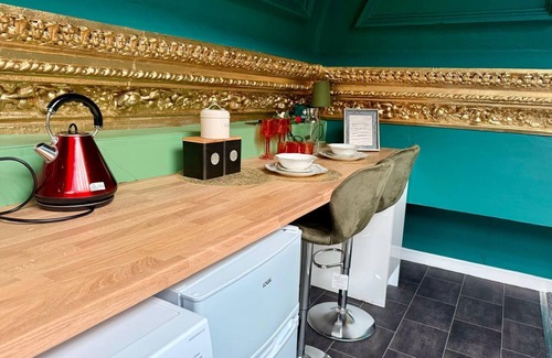Southport Apartment | Royal Birkdale Bright Skylight Studio Near Beach & Lord Street