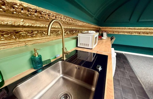 Southport Apartment | Royal Birkdale Bright Skylight Studio Near Beach & Lord Street